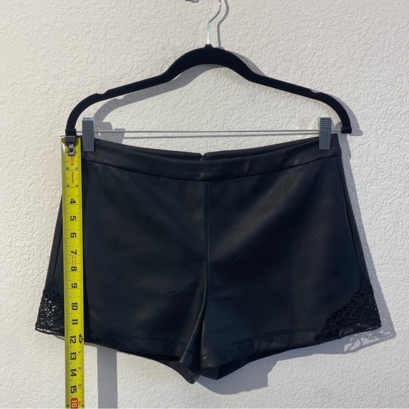 Guess Faux Leather Embroidered Club Short
Style #W53D50W6YD0 - Picture 6 of 7